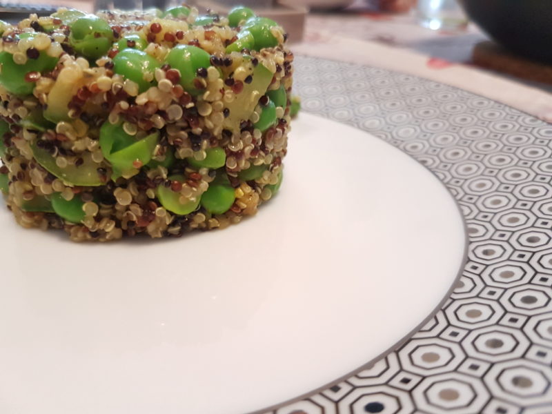 Quinoa tricolore con piselli e zucchine