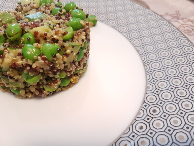Quinoa tricolore con piselli e zucchine