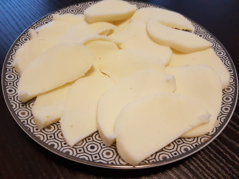 Patate gustose al forno con scamorza e zucchine